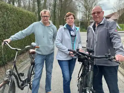 Sind gerne auf dem Rad unterwegs und haben eine Fahrradgruppe gegründet (von links): Horst Wefer, Traute van der Velde und Heinz-Dieter Freese