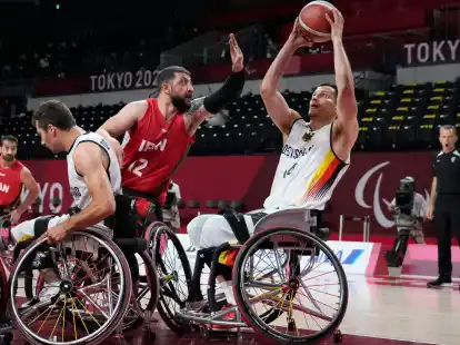 Aliaksandr Halouski (r) setzte sich mit dem deutschen Team gegen Mohammadhassan Sayari und die iranische Nationalmannschaft durch.