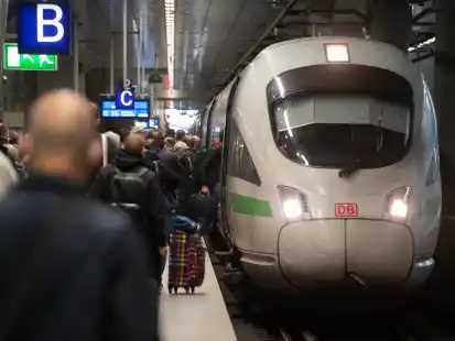 Der Intercity von Leer/Emden nach Oldenburg wurde am Montagabend umgeleitet. Grund war eine St&ouml;rung im Stellwerk. (Symbolbild)