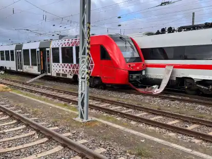 Der Wormser Hauptbahnhof sowie die Bahnstrecke zwischen Worms und dem Flughafen Frankfurt waren am Dienstag infolge des Unfalls vorübergehend gesperrt.