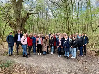 50 Tourismusfachleute aus den umliegenden Landkreisen haben den Naturpark Wildeshauser Geest besucht. Eine Station war der Hasbruch (Bild).