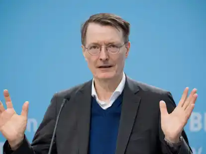 Karl Lauterbach (SPD), Bundesminister f&uuml;r Gesundheit, spricht nach einem Treffen des Runden Tischs des Bundesgesundheitsministeriums zu Long Covid.