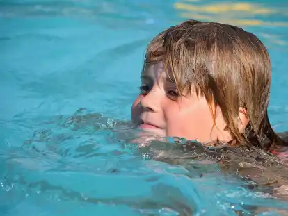 Das Vorschulalter ist ideal zum Schwimmenlernen.