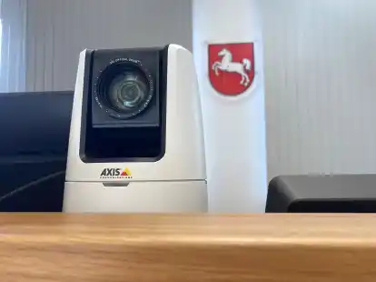 Videoverhandlungen am Oberlandesgericht Oldenburg: Diese Kamera wird von einem Richter so gesteuert, dass alle beteiligten Personen die sprechende Person sehen können.