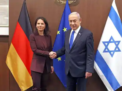 Au&szlig;enministerin Annalena Baerbock ist angesichts der angespannten Lage erneut zu Israels Premierminister Benjamin Netanjahu gereist.