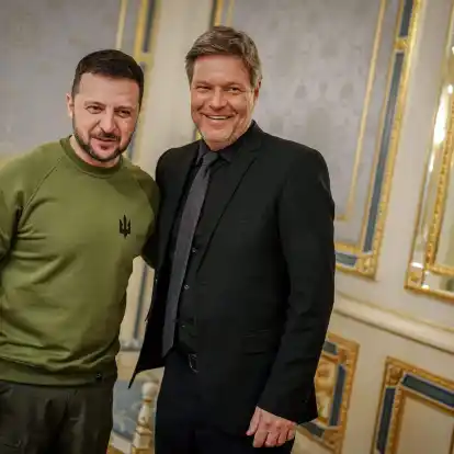 Bei seinem Besuch in Kiew wurde Vizekanzler Robert Habeck (r) auch von dem ukrainischen Präsidenten Wolodymyr Selenskyj empfangen.