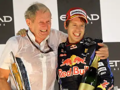 Sebastian Vettel (r) im Jahr 2010 mit Helmut Marko.