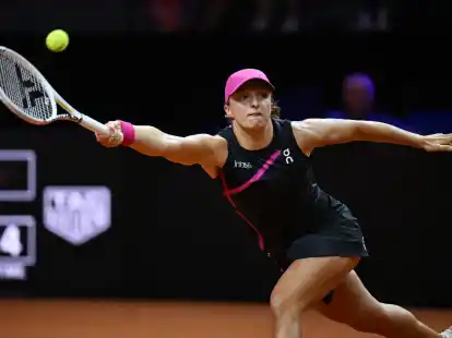 Iga Swiatek setzte sich im Viertelfinale von Stuttgart gegen Emma Raducanu durch.