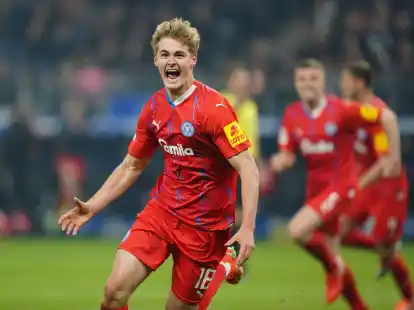 Sorgte mit seinem Tor f&uuml;r den Kieler Sieg im Nordderby: Tom Rothe.