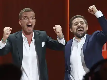 Joko Winterscheidt (l) und Klaas Heufer-Umlauf haben bei &laquo;Joko und Klaas gegen ProSieben&raquo; einen Programmtag bei dem Sender ergattert.