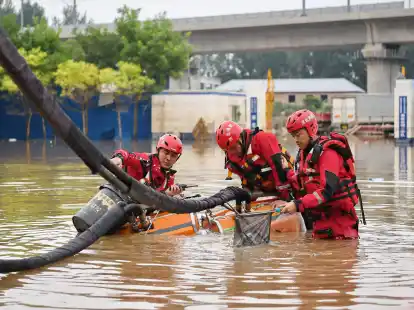 In S&uuml;dchina haben starke Regenf&auml;lle zahlreiche Fl&uuml;sse anschwellen lassen und f&uuml;r &Uuml;berschwemmungen gesorgt.