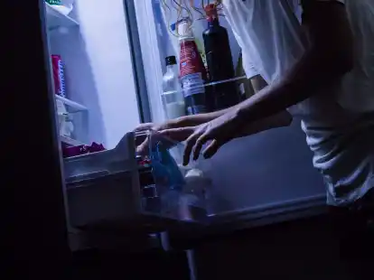 Eine Essst&ouml;rung ist nicht einfach eine Phase, die von allein vor&uuml;bergeht. Man sollte entsprechende Beobachtungen ernst nehmen und Betroffene zu einer Therapie ermutigen.