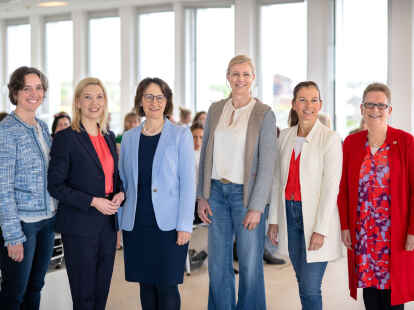 Diskutierten über Frauen in Führungspositionen: (von links) Anette Koch-Wegener (Büfa), Mirja Viertelhaus-Koschig (Vierol), Tanja-Vera Asmussen (LzO), Claudia Scholz (EWE), Stephanie von Unruh (Nordwest Mediengruppe) und Claudia Reetz (LzO)