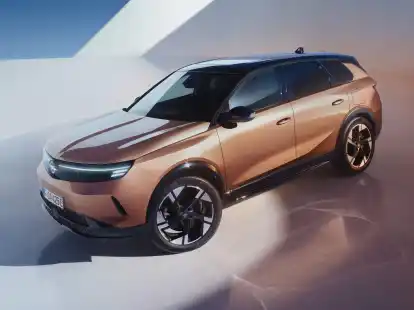 Punkten will der neue Opel Grandland nicht nur mit mehr Platz f&uuml;r Passagiere und Gep&auml;ck, sondern auch mit einem neuen Digitalcockpit und intelligenten Scheinwerfern.