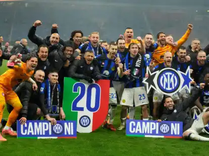 Die Spieler von Inter Mailand feiern die Meisterschaft.