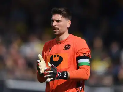 Torwart Ron-Robert Zieler hat seinen Vertrag in Hannover verl&auml;ngert.