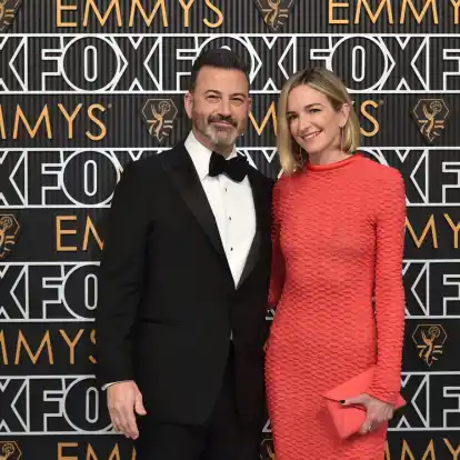 Jimmy Kimmel und Molly McNearney bei der  Verleihung der 75. Primetime Emmy Awards.