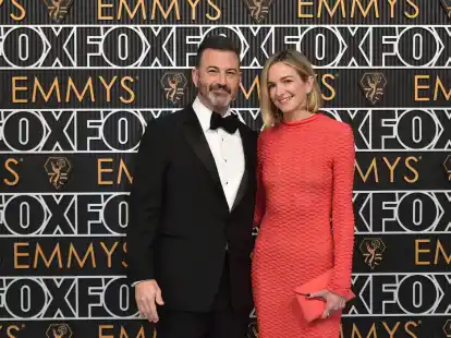 Jimmy Kimmel und Molly McNearney bei der  Verleihung der 75. Primetime Emmy Awards.