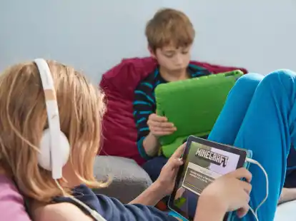 Kopfh&ouml;rer schicken den Schall direkt ins Ohr - das kann zum Problem werden.