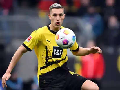 Nico Schlotterbeck freut sich auf die Zusammenarbeit mit dem neuen BVB-Sport-Gesch&auml;ftsf&uuml;hrer Lars Ricken.