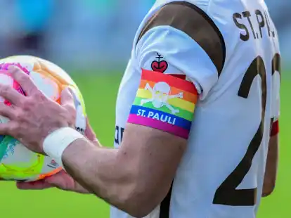 Der FC St. Pauli zählt zu den Fußballmannschaften, die die Kampagne „Sports Free“ mit einer Spende unterstützen.