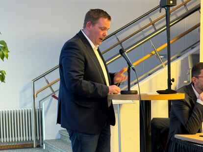 Der Norder Bürgermeister Florian Eiben (SPD) hat erstmals über den Fall des gefeuerten Geschäftsführers der Wirtschaftsbetriebe Norden gesprochen.