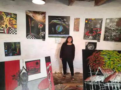 Malerin Karla Fischer stellt zusammen mit weiteren K&uuml;nstlern &uuml;ber Pfingsten in der Rysumer M&uuml;hle aus.