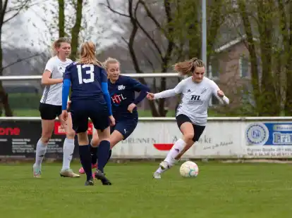 Die Bunnerinnen (in Wei&szlig;-Schwarz) k&ouml;nnten der Konkurrenz enteilen.