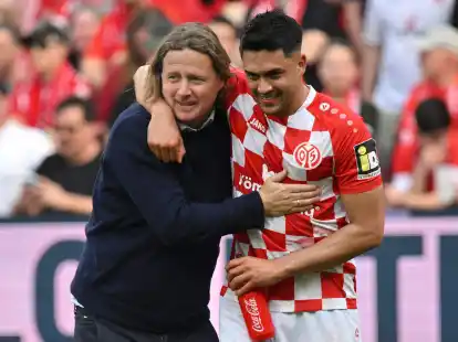 Trainer Bo Henriksen kommt bei den Mainzer Spielern gut an.