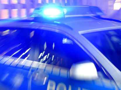 Welche mutigen Zeugen haben den Angriff eines Mannes auf eine Frau beim Bahnhof Bookholzberg vereitelt? Die Polizei ermittelt (Symbolbild).