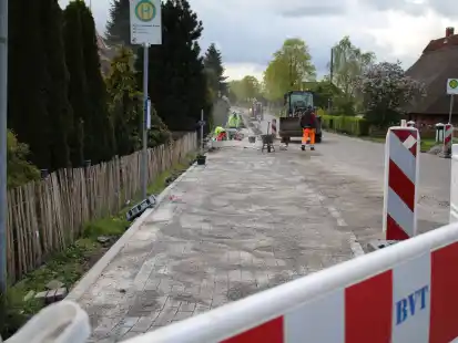Noch immer voll gesperrt. Die Arbeiten an der Oberhammelwarder Straße haben sich wetterbedingt verzögert. Wenn nichts mehr dazwischen kommt, soll die Maßnahme jetzt am 10. Mai abgeschlossen.
