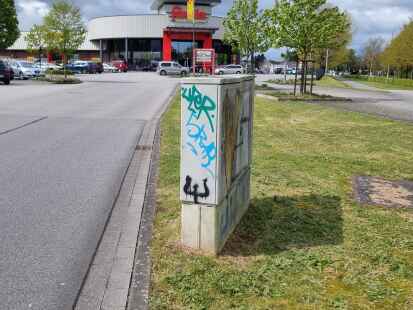 Überall im Stadtgebiet finden sich die schwarzen Graffiti.
