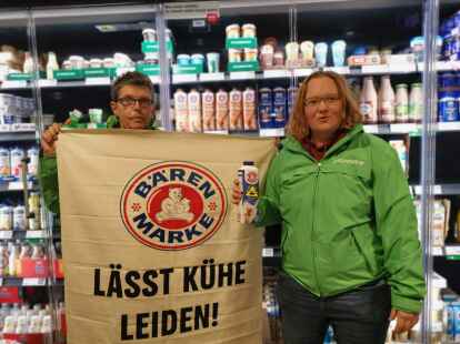 Bereits im März protestierte Greenpeace in Emden gegen die Tierhaltungsbedingungen von Bärenmarke. Nun ist für Samstag erneuter Protest angekündigt.