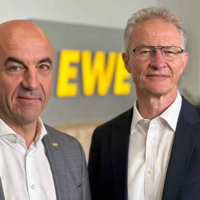 Zogen Bilanz für die EWE: Vorstandschef Stefan Dohler (links) und Finanzvorstand Wolfgang Mücher