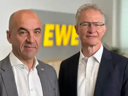 Zogen Bilanz für die EWE: Vorstandschef Stefan Dohler (links) und Finanzvorstand Wolfgang Mücher