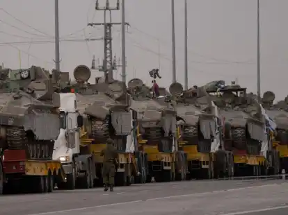 Israelische Panzer auf dem Weg zur Grenze: Israel hält eine Offensive in Rafah für unumgänglich, um die dort verbliebenen Bataillone der Hamas zu zerschlagen.