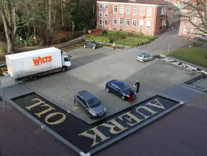 Das war 2013: Damals wurden die Becken mit dem Schriftzug &bdquo;Oll Haven Auerk&ldquo; auf dem B&uuml;rgermeister-M&uuml;ller-Platz vor der Ostfriesischen Landschaft geschaffen.