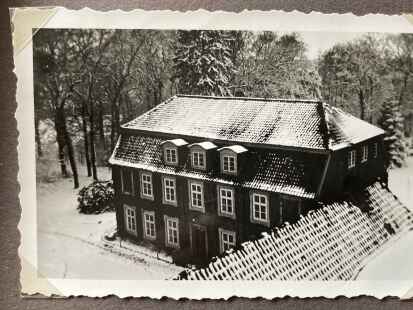 Das Haus Osterberg auf dem Gelände der Landesfeuerwehrschule Loy wurde 1760 von Johann Rudolf von Oetken errichtet.