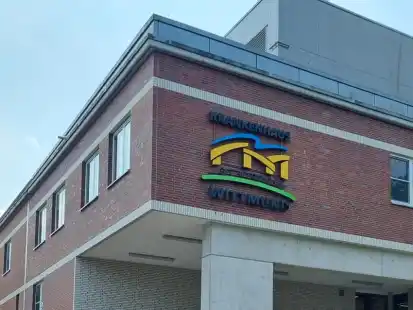 St&uuml;rmische Zeiten im Krankenhaus Wittmund: Kai Schasse wurde entlassen, nun wird ein Nachfolger gesucht.