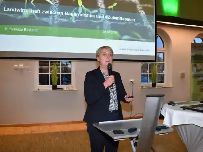 Über das Projekt „#ZukunftsBauer“ sprach in der Markthalle in Rodenkirchen die Vizepräsidentin des Deutschen Bauernverbandes, Susanne Schulze Bockeloh.