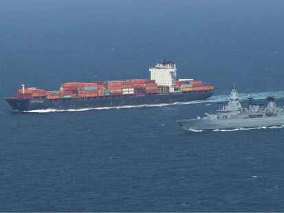 Die Fregatte „Hessen“ begleitete im Roten Meer insgesamt 27 Handelsschiffe, um sie vor Attacken der jemenitischen Huthi-Milizen zu schützen.