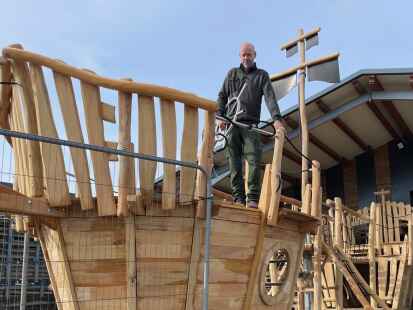 Harald Hömmen aus Altenoythe hat sich auf den Bau von Holzspielgeräten für Spielplätze spezialisiert.