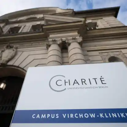 Ein Herzmediziner der Berliner Charité ist zu einer Haftstrafe verurteilt worden.