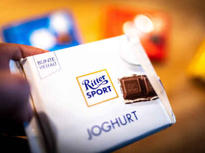 Das Bundesamt für Verbraucherschutz und Lebensmittelsicherheit warnt Verbraucher vor dem Konsum von Ritter Sport Schokolade der Sorte Joghurt. Einzelne Tafeln können Kunststoffteile enthalten.