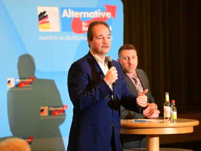 Der AfD-Bundestagsabgeordnete Martin Sichert will sich an den Kosten für das Demokratie-Fest beteiligen. Doch der Veranstalter betont: Dieser Vorschlag sei ironisch gemeint gewesen.