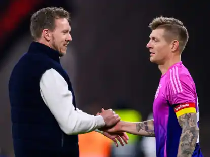 Mit dem Comeback von Toni Kroos (r) kehrte die DFB-Elf im M&auml;rz in die Erfolgsspur zur&uuml;ck.