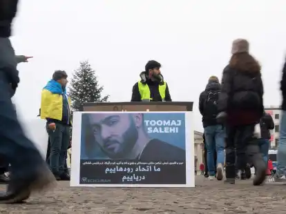 Solidaritätsaktion für den iranischen Rapper Tumadsch Salehi in Berlin (Archivbild).
