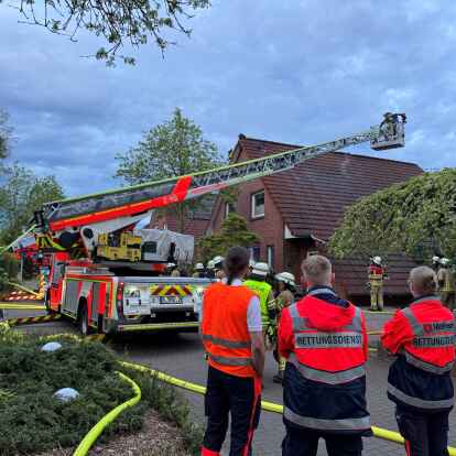 Das Feuer sprang von dem Heizpilz auf das Dach des Oldenburger Hauses über.