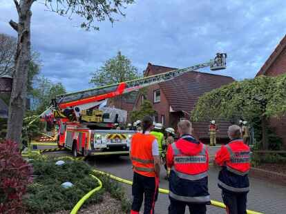 Das Feuer sprang von dem Heizpilz auf das Dach des Oldenburger Hauses über.