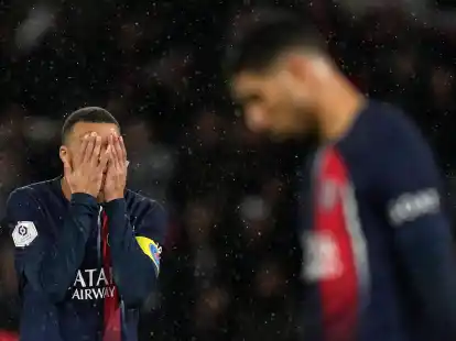 Das Star-Ensemble um Kylian Mbapp&eacute; (l) kam nicht &uuml;ber ein 3:3 hinaus.